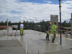 HTS-betonilla sauman ja pintalaatan valu