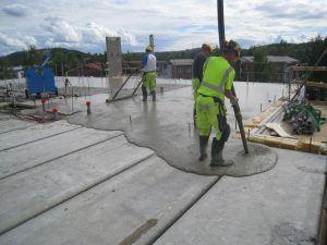 HTS-betonilla sauman ja pintalaatan valu